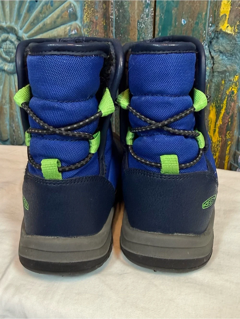 Keen winter boots little kid size 8